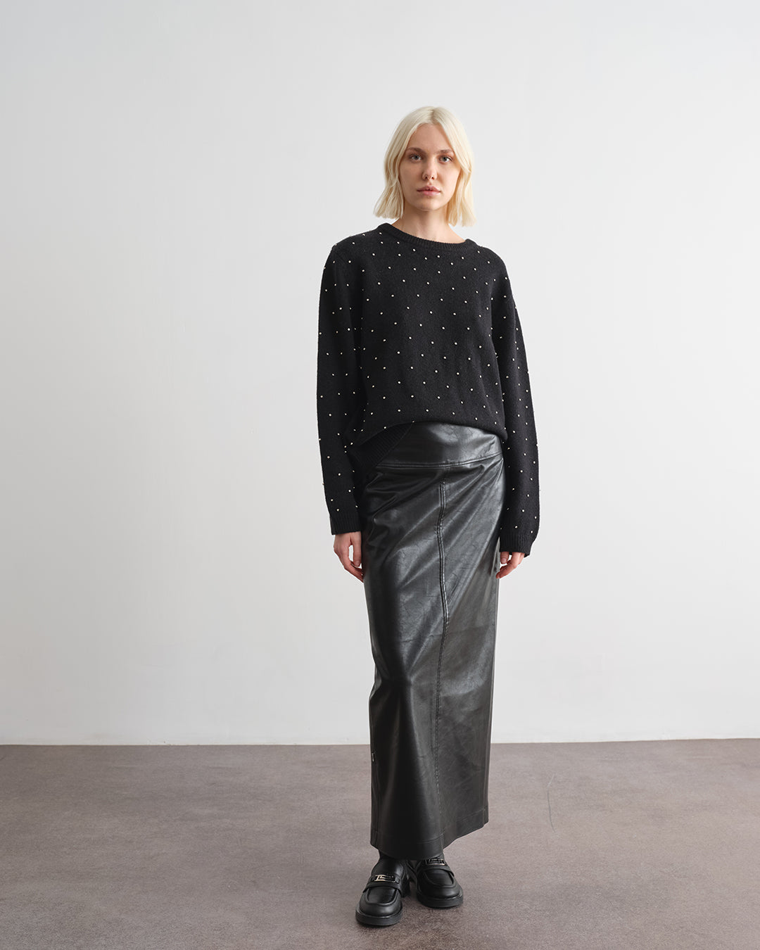 Maglione con applicazioni all over