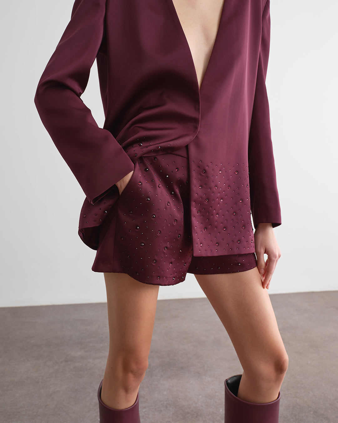 Shorts in satin con strass all over