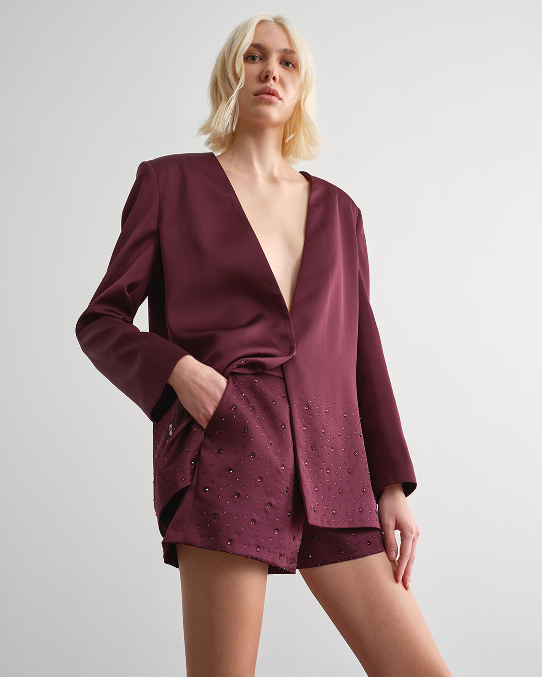 Shorts in satin con strass all over