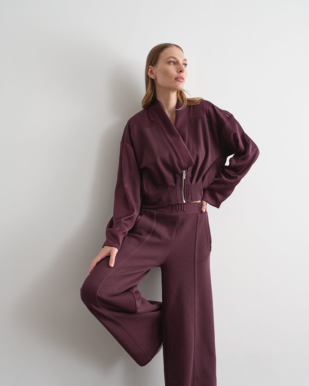Pantalone in felpa con dettaglio log ricamato
