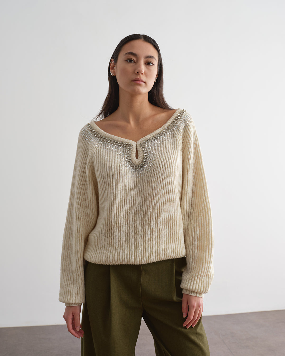 Maglione con scollo gioiello