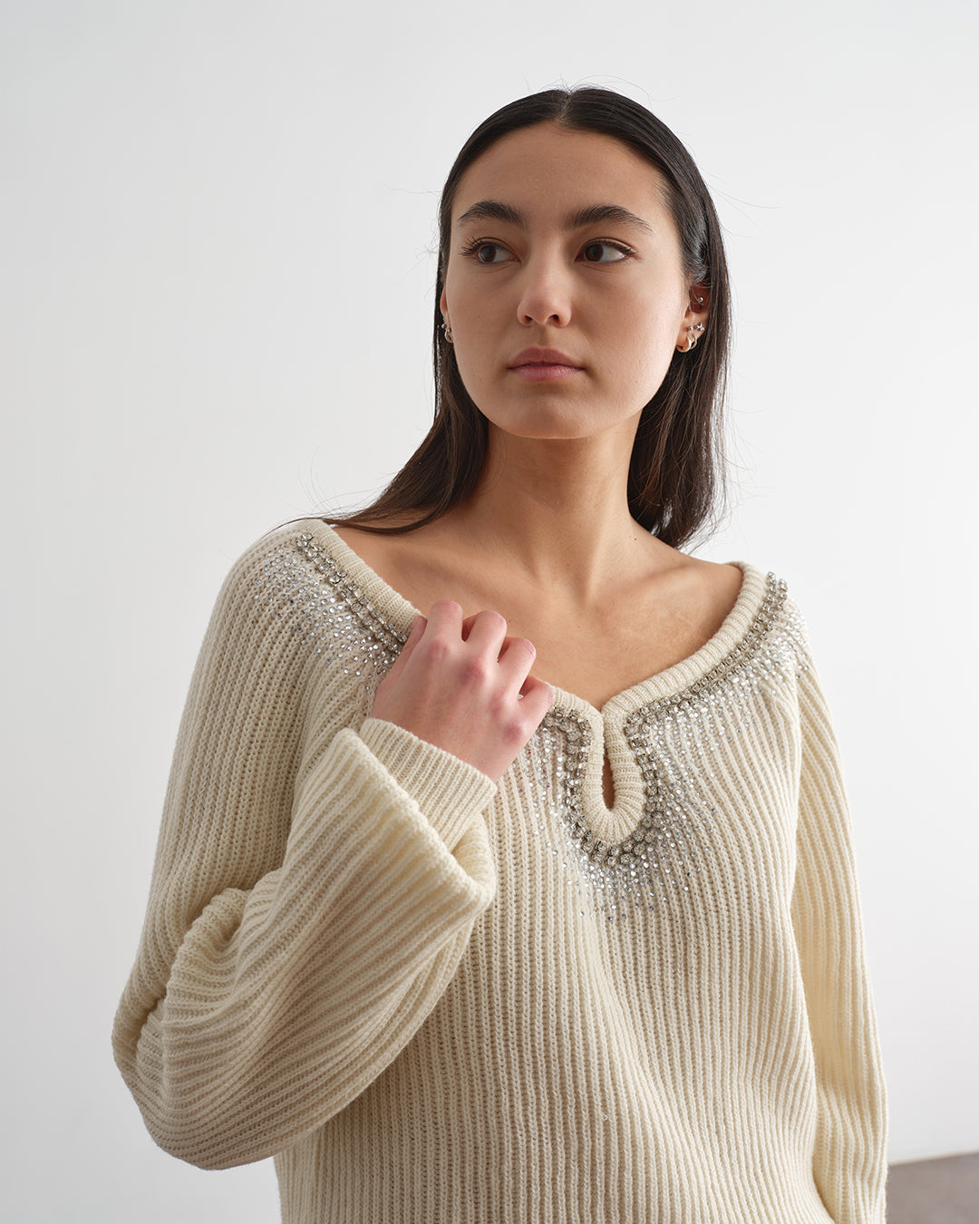 Maglione con scollo gioiello
