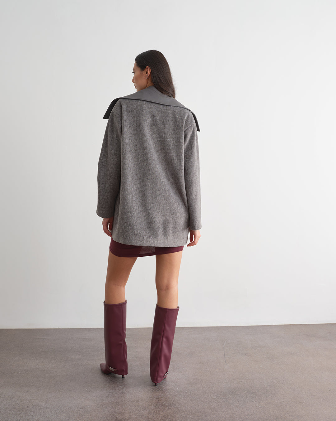 Cappotto doppiopetto con collo a revers in contrasto